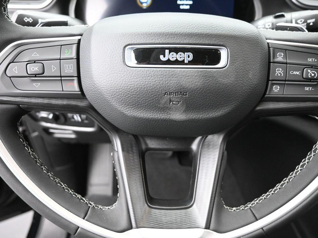 new 2025 Jeep Grand Cherokee car, priced at $38,875