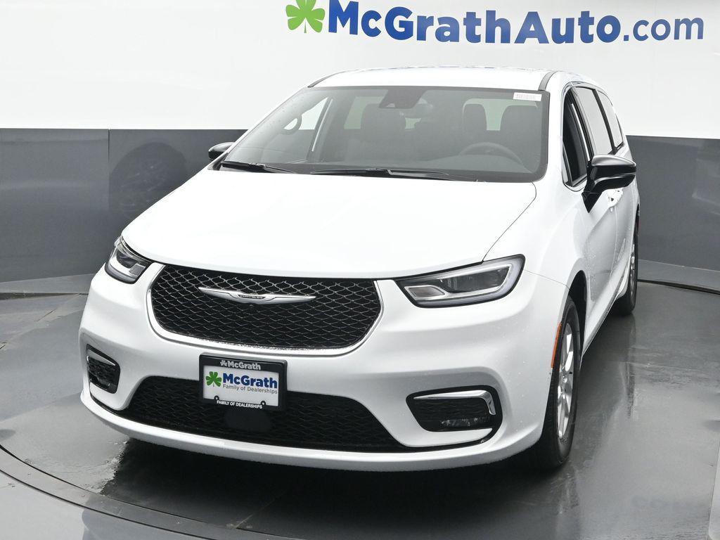 new 2026 Chrysler Pacifica car, priced at $43,435