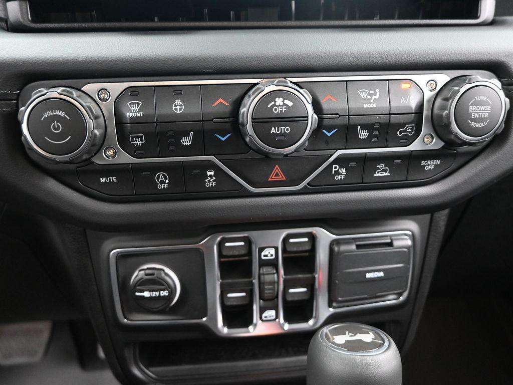 new 2025 Jeep Wrangler car, priced at $47,120