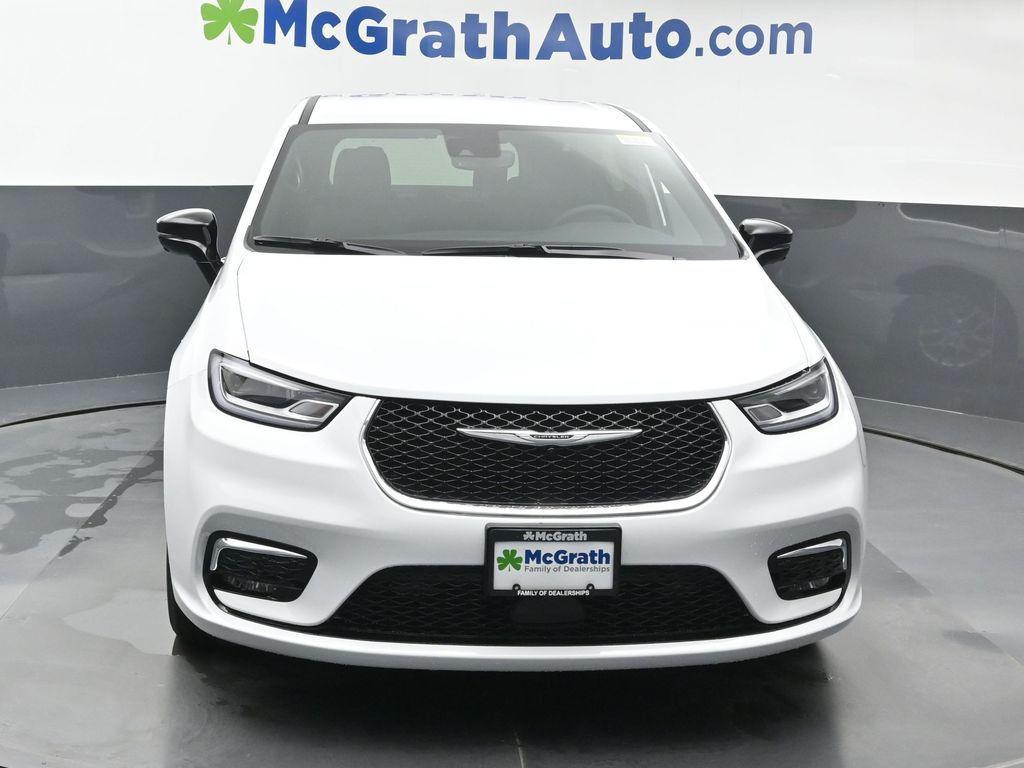 new 2025 Chrysler Pacifica car, priced at $39,475