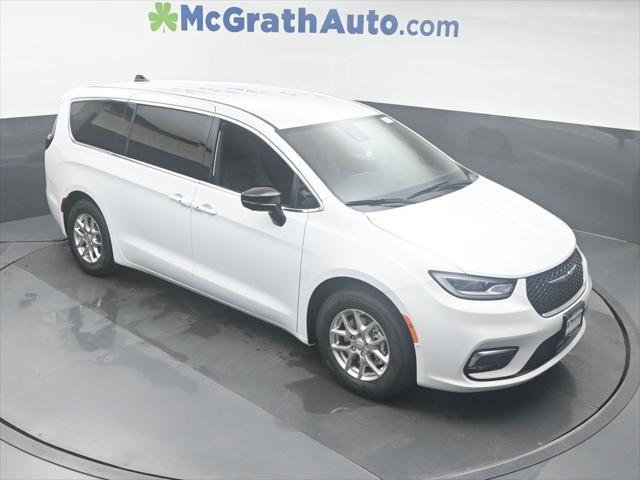new 2025 Chrysler Pacifica car, priced at $42,032