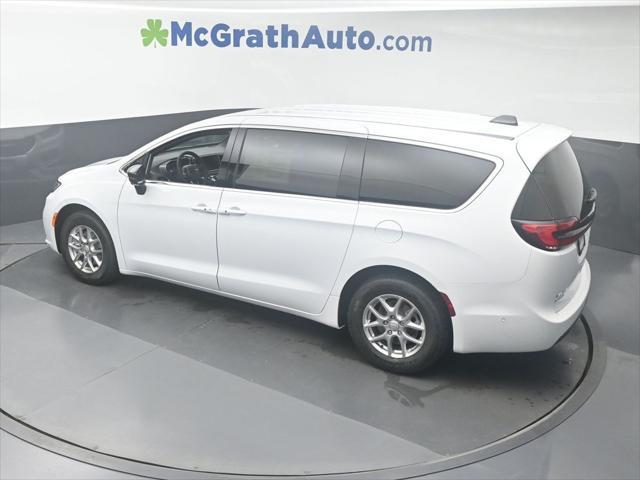 new 2025 Chrysler Pacifica car, priced at $43,032