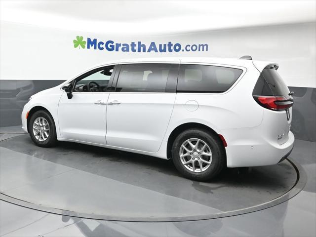 new 2025 Chrysler Pacifica car, priced at $43,032