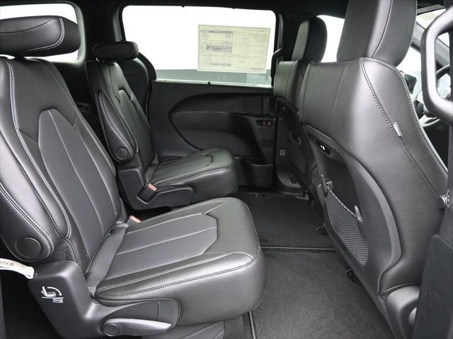 new 2025 Chrysler Pacifica car, priced at $43,032