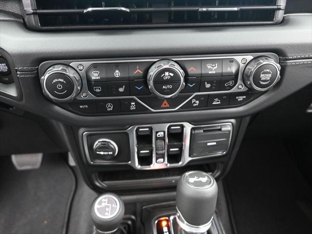 new 2025 Jeep Wrangler car, priced at $53,557