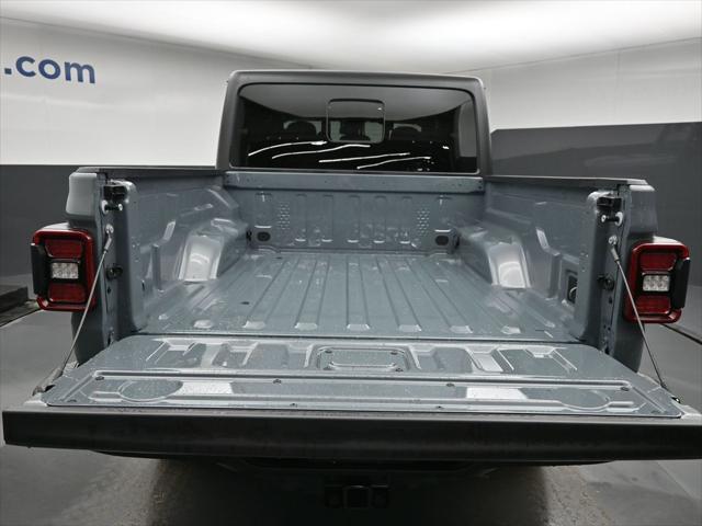 new 2025 Jeep Gladiator car, priced at $49,980