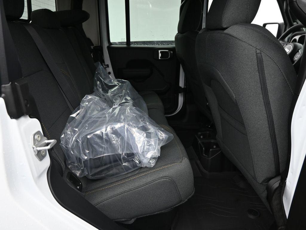 new 2025 Jeep Gladiator car, priced at $44,122