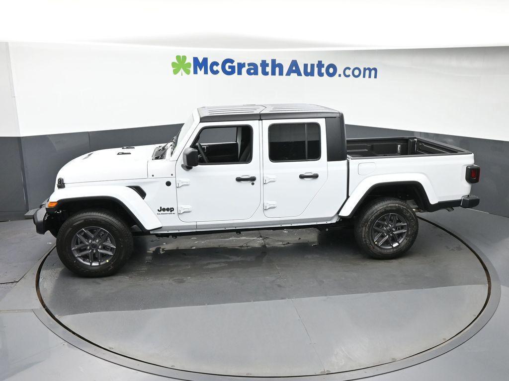 new 2025 Jeep Gladiator car, priced at $44,122
