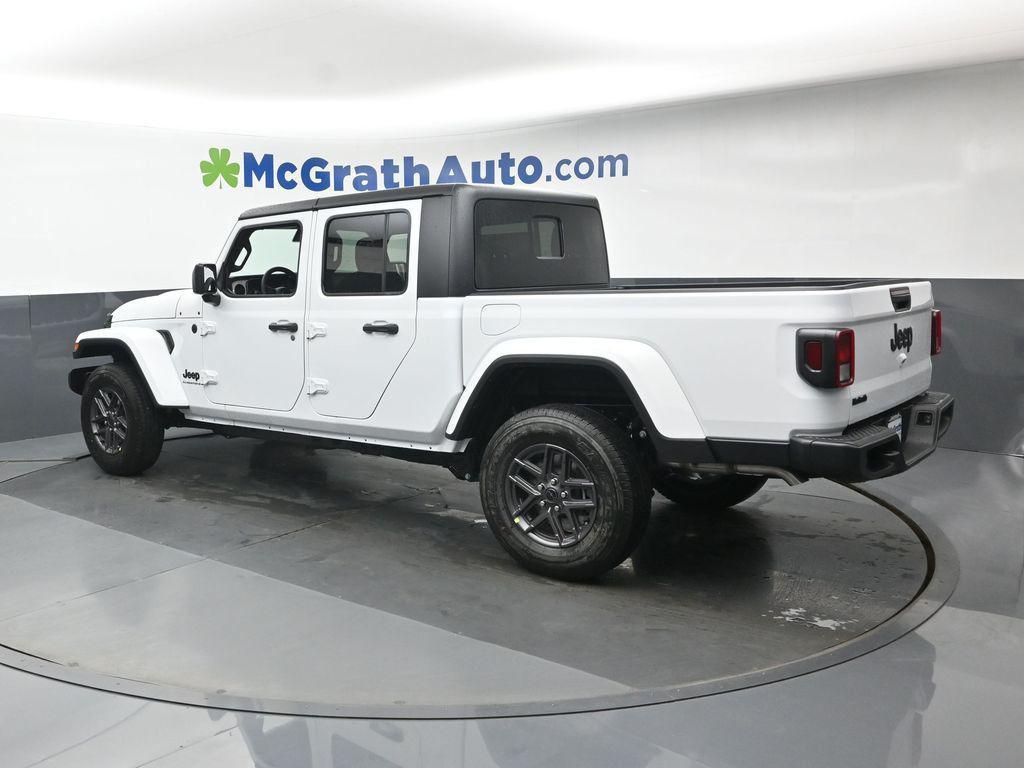new 2025 Jeep Gladiator car, priced at $44,122