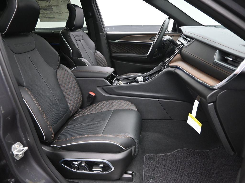 new 2025 Jeep Grand Cherokee L car, priced at $61,500