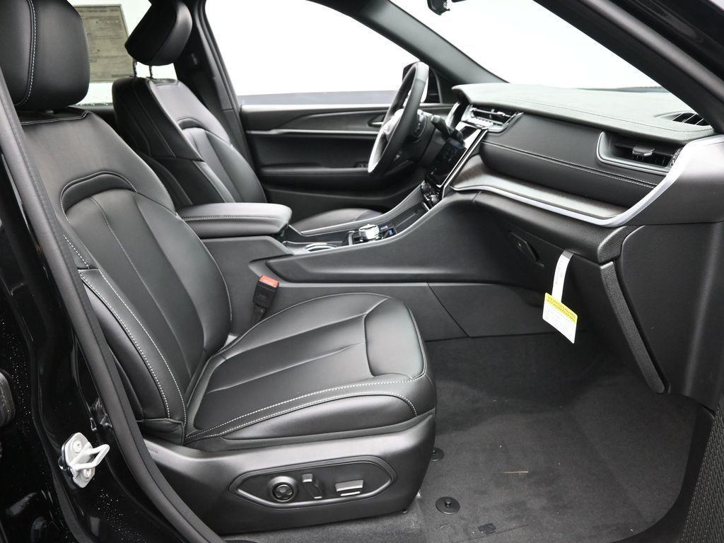 new 2025 Jeep Grand Cherokee L car, priced at $45,110