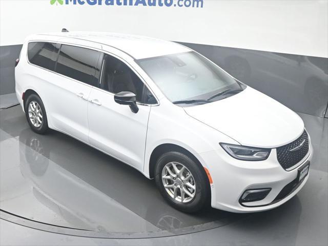 new 2025 Chrysler Pacifica car, priced at $43,420