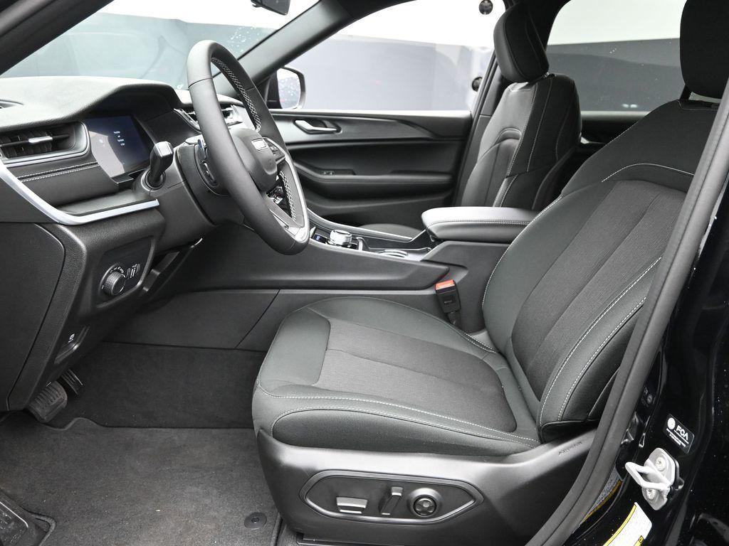 new 2025 Jeep Grand Cherokee car, priced at $36,420