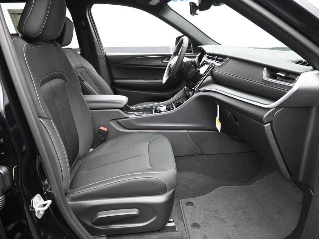 new 2025 Jeep Grand Cherokee car, priced at $36,420