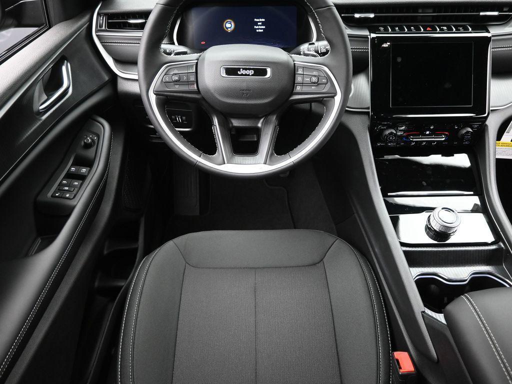 new 2025 Jeep Grand Cherokee car, priced at $36,420
