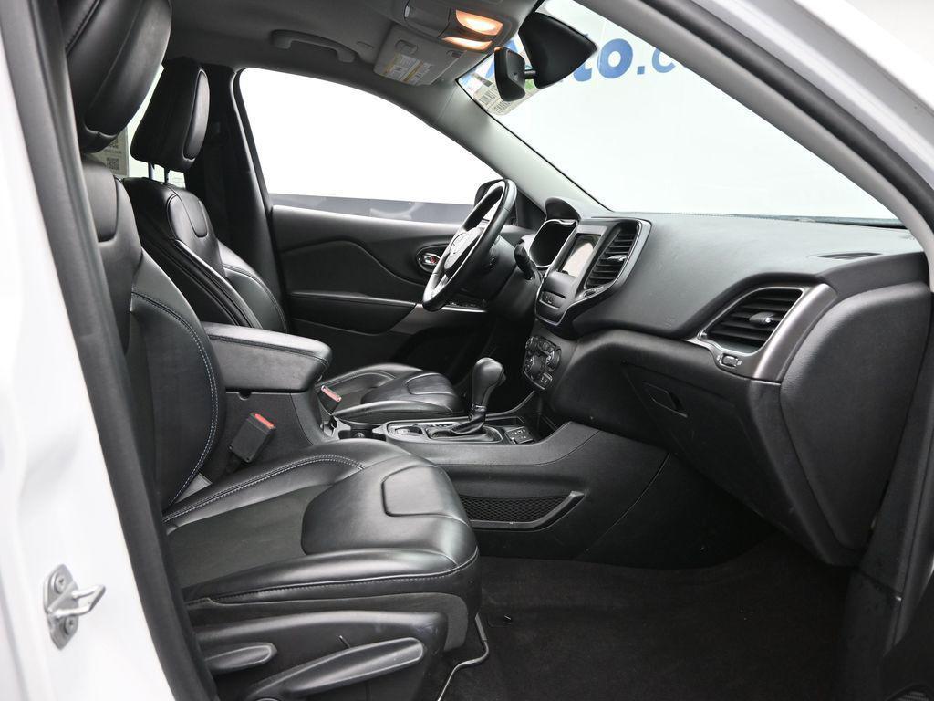 used 2020 Jeep Cherokee car, priced at $18,156