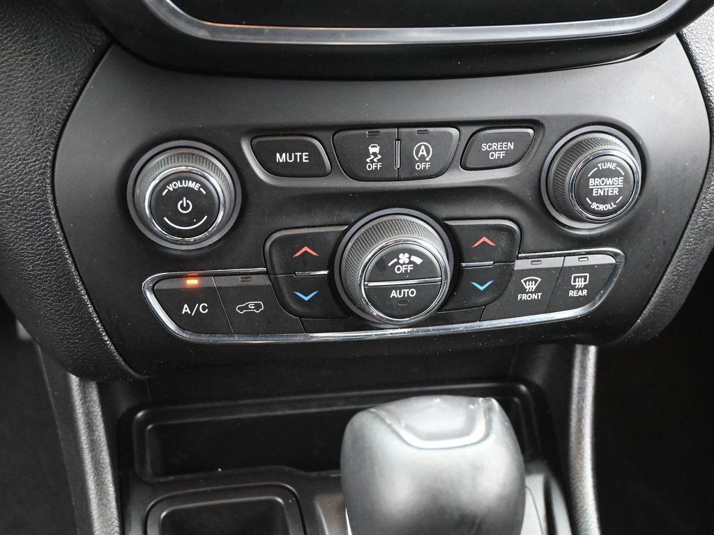 used 2020 Jeep Cherokee car, priced at $18,156