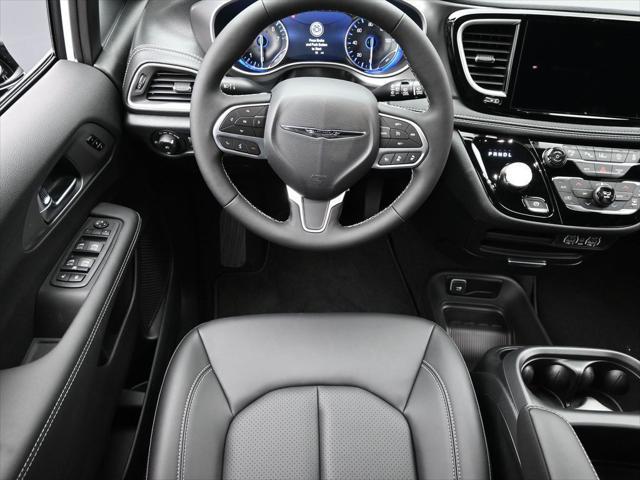 new 2025 Chrysler Pacifica car, priced at $43,032