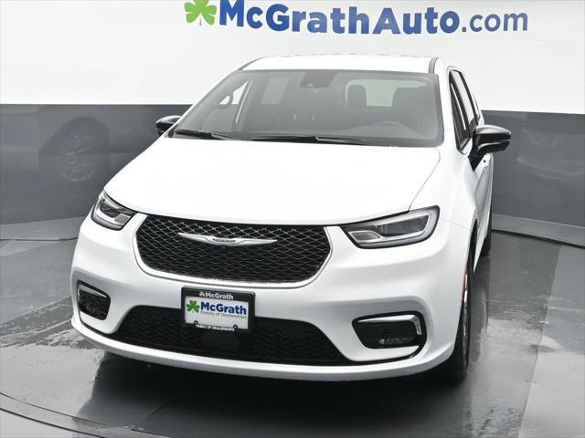 new 2025 Chrysler Pacifica car, priced at $43,032