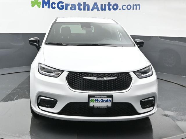 new 2025 Chrysler Pacifica car, priced at $43,032