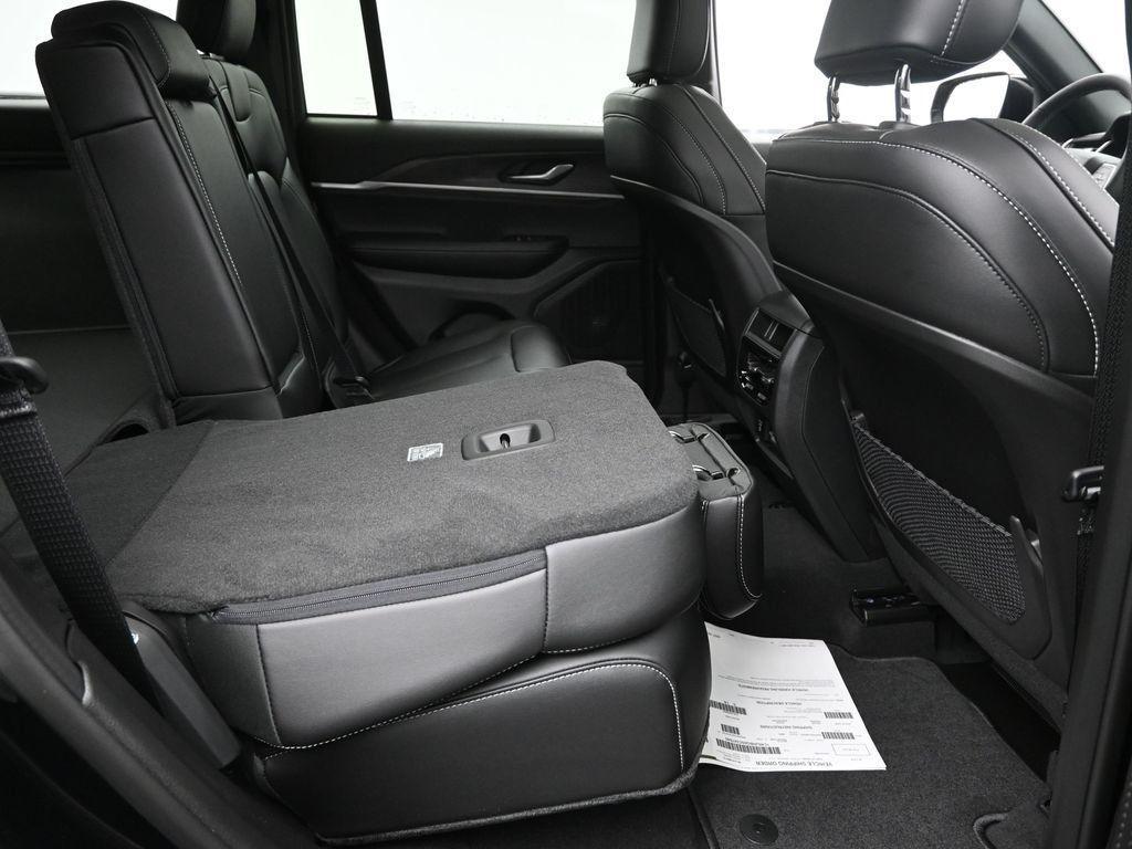 new 2025 Jeep Grand Cherokee car, priced at $43,260