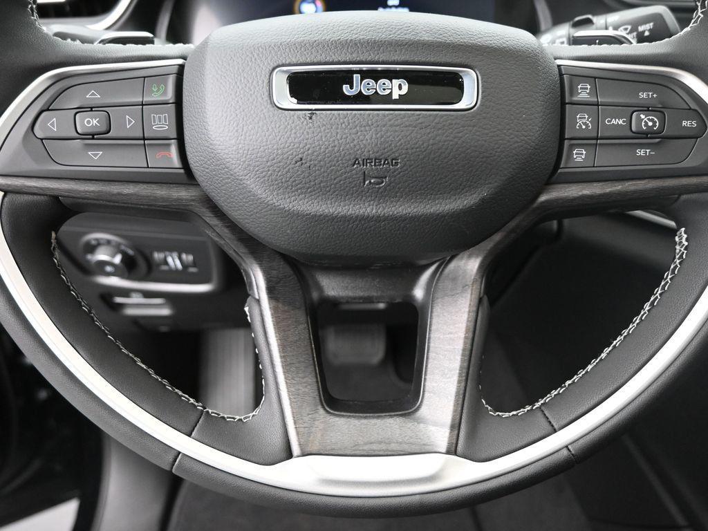 new 2025 Jeep Grand Cherokee car, priced at $43,260
