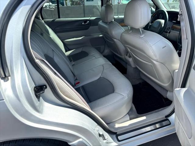 used 2000 Lincoln Continental car, priced at $5,988