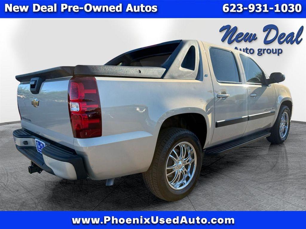 used 2007 Chevrolet Avalanche car, priced at $11,988