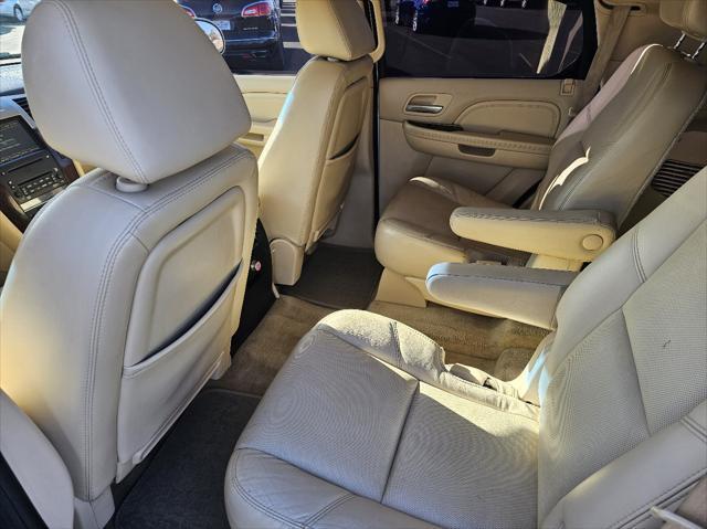 used 2007 Cadillac Escalade car, priced at $11,777