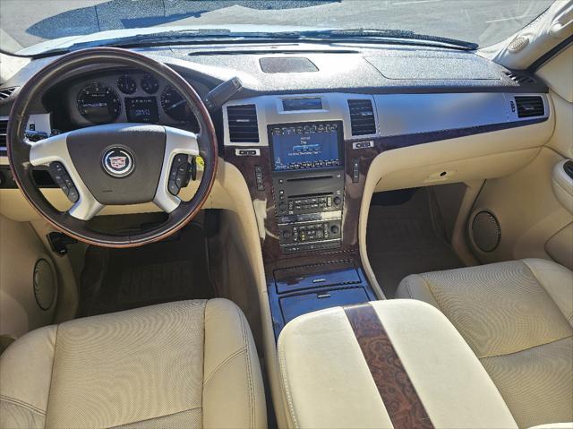 used 2007 Cadillac Escalade car, priced at $11,777