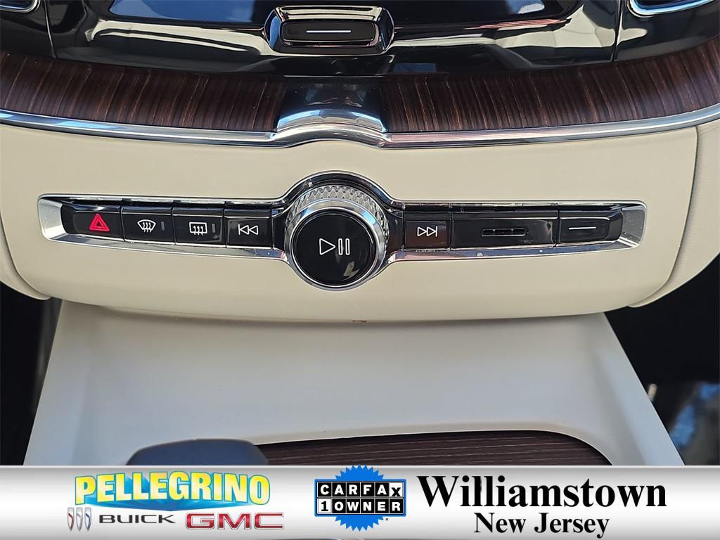 used 2022 Volvo XC60 Recharge Plug-In Hybrid car, priced at $35,495