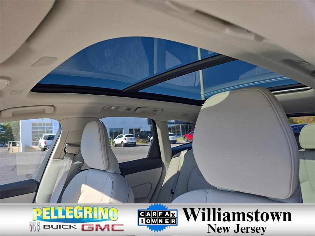 used 2022 Volvo XC60 Recharge Plug-In Hybrid car, priced at $35,495