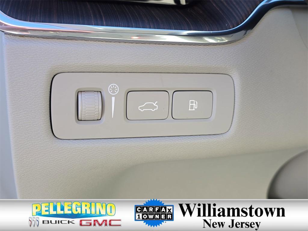 used 2022 Volvo XC60 Recharge Plug-In Hybrid car, priced at $35,495