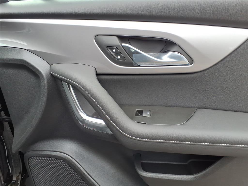 new 2025 Chevrolet Blazer car, priced at $32,905