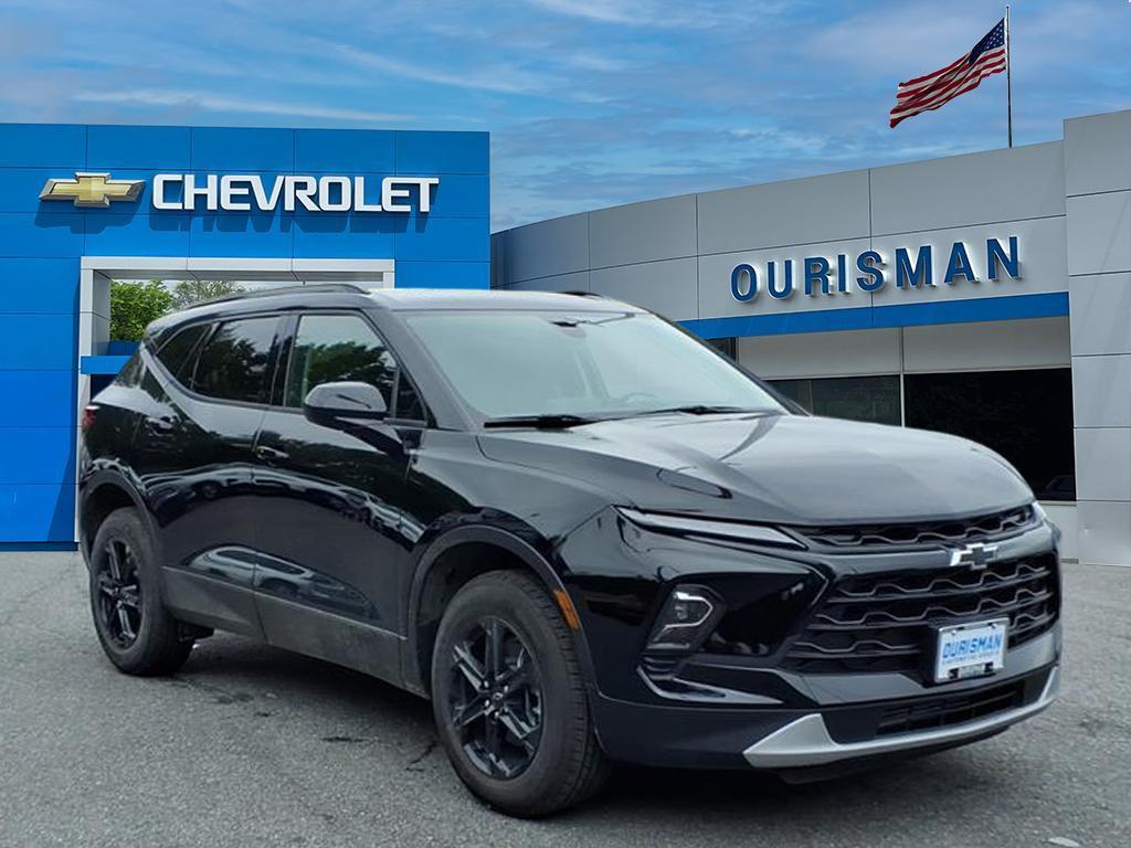 new 2025 Chevrolet Blazer car, priced at $31,905