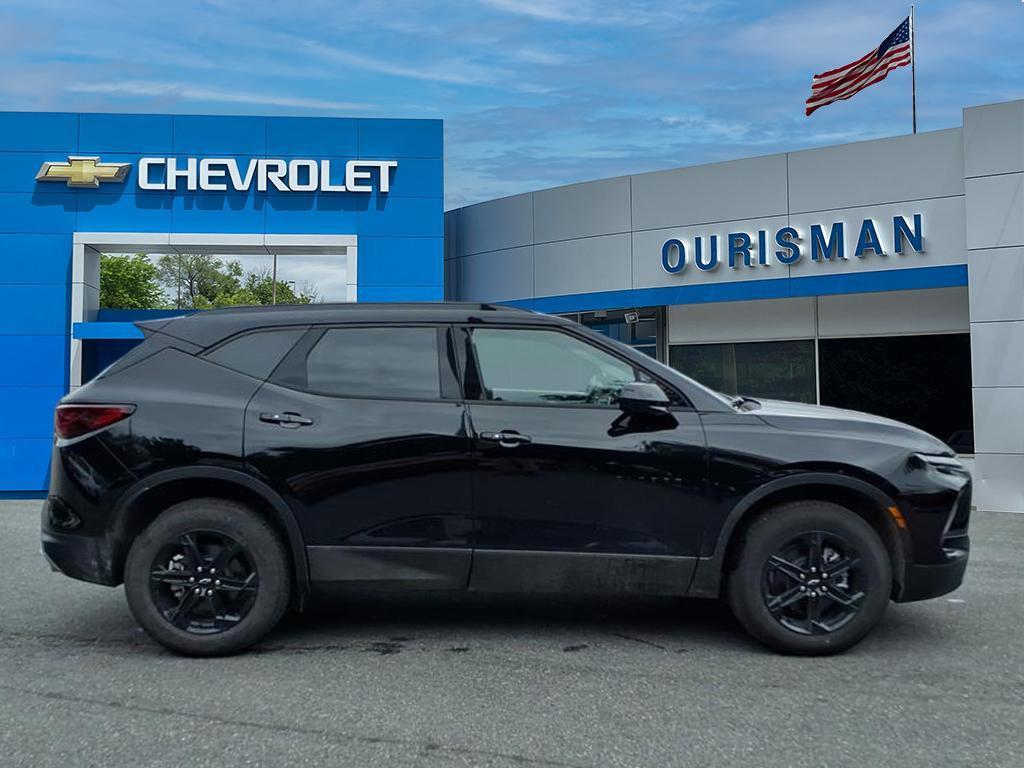 new 2025 Chevrolet Blazer car, priced at $32,905