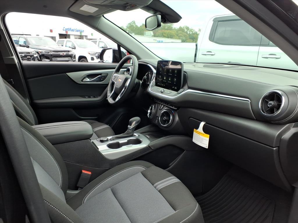 new 2025 Chevrolet Blazer car, priced at $32,905