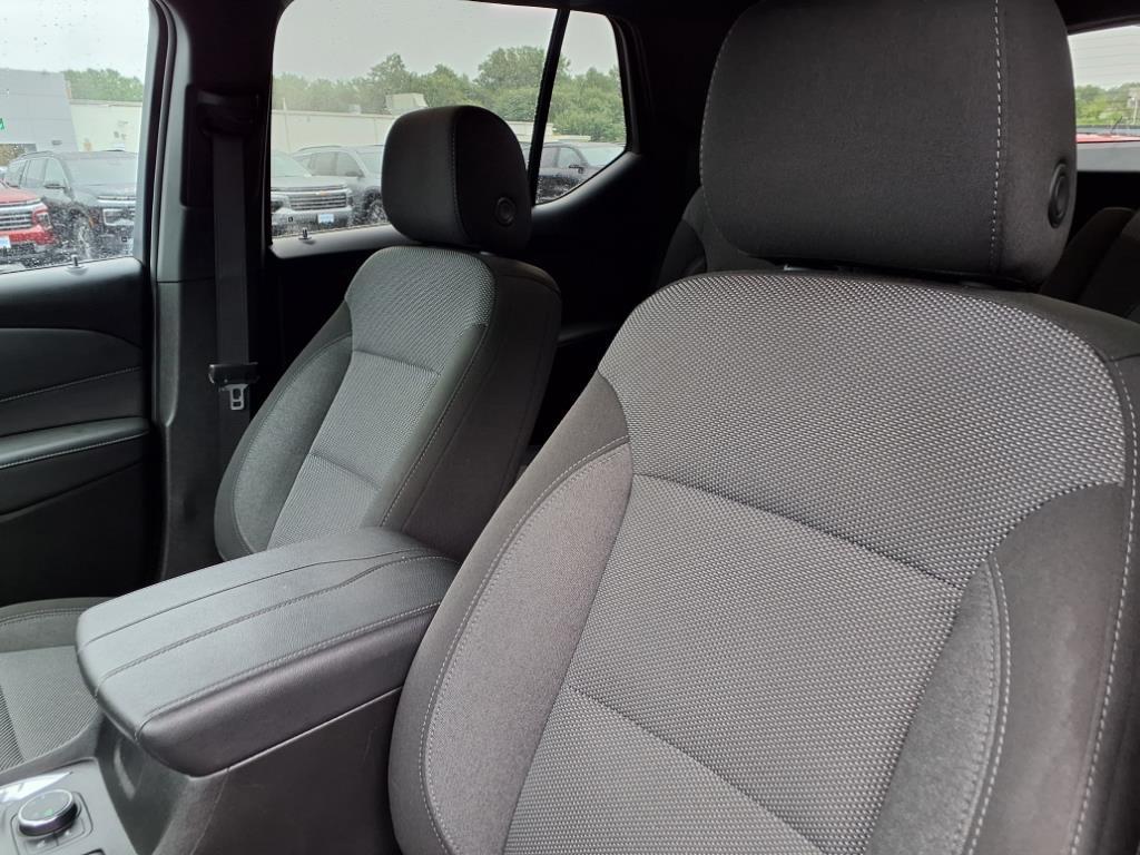 used 2023 Chevrolet Traverse car, priced at $30,072