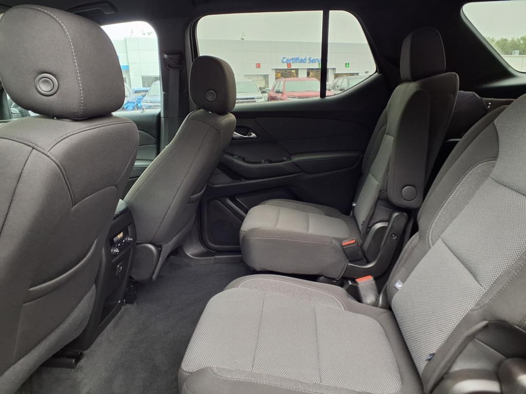 used 2023 Chevrolet Traverse car, priced at $30,072