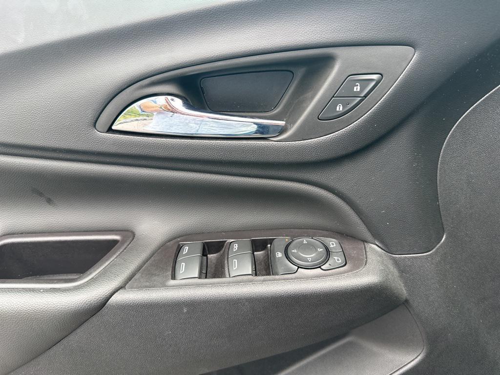 used 2022 Chevrolet Equinox car, priced at $21,439
