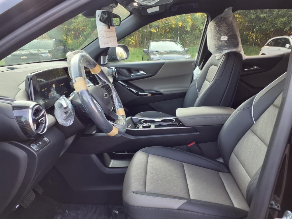 new 2026 Chevrolet Equinox car, priced at $30,610