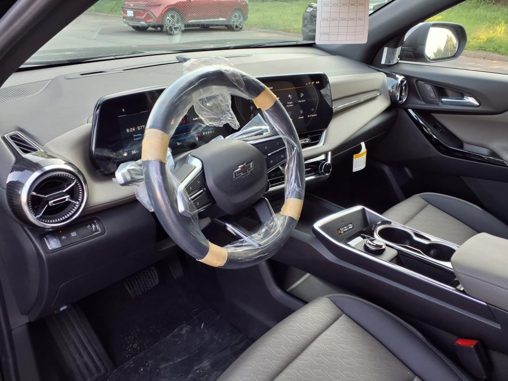 new 2026 Chevrolet Equinox car, priced at $30,610