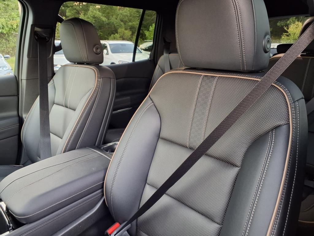 used 2025 Chevrolet Traverse car, priced at $53,969