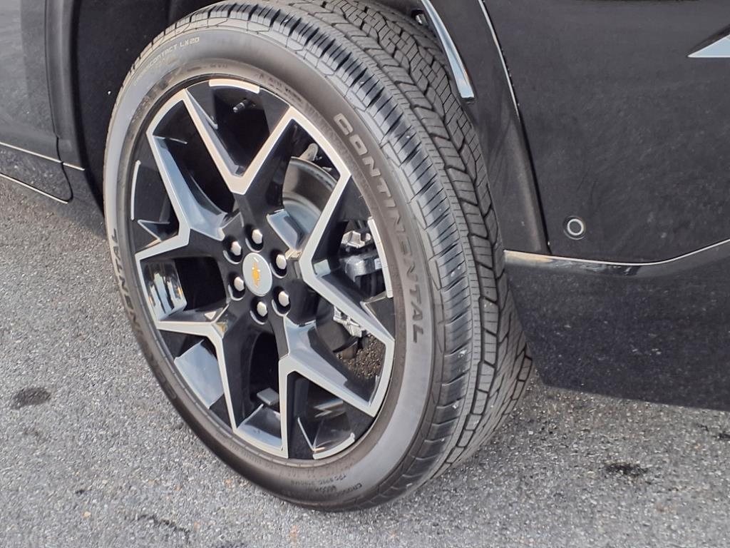 used 2025 Chevrolet Traverse car, priced at $53,969