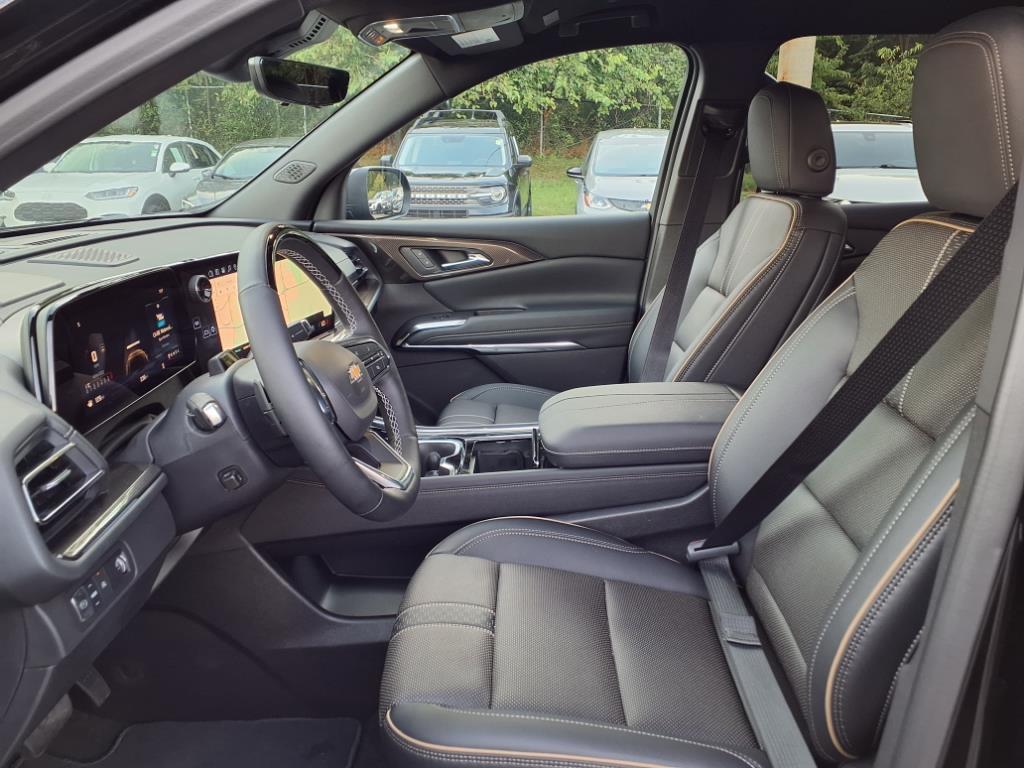 used 2025 Chevrolet Traverse car, priced at $53,969