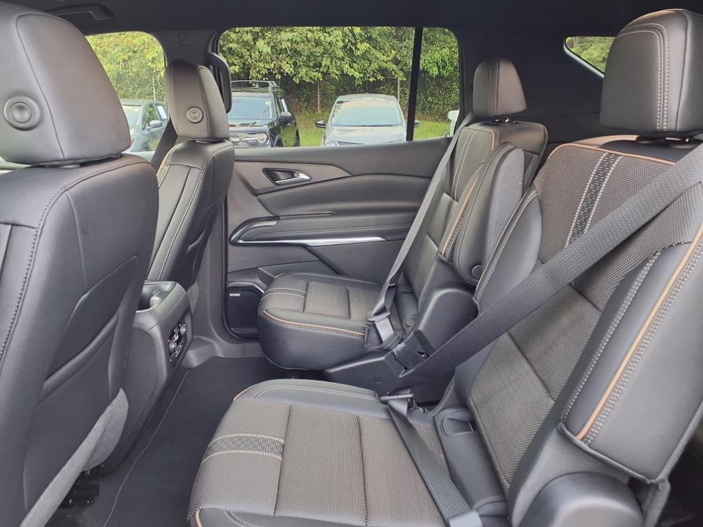 used 2025 Chevrolet Traverse car, priced at $53,969