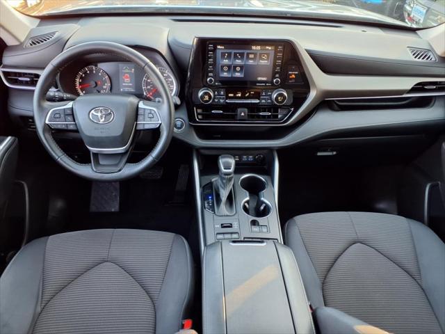 used 2022 Toyota Highlander car, priced at $28,552