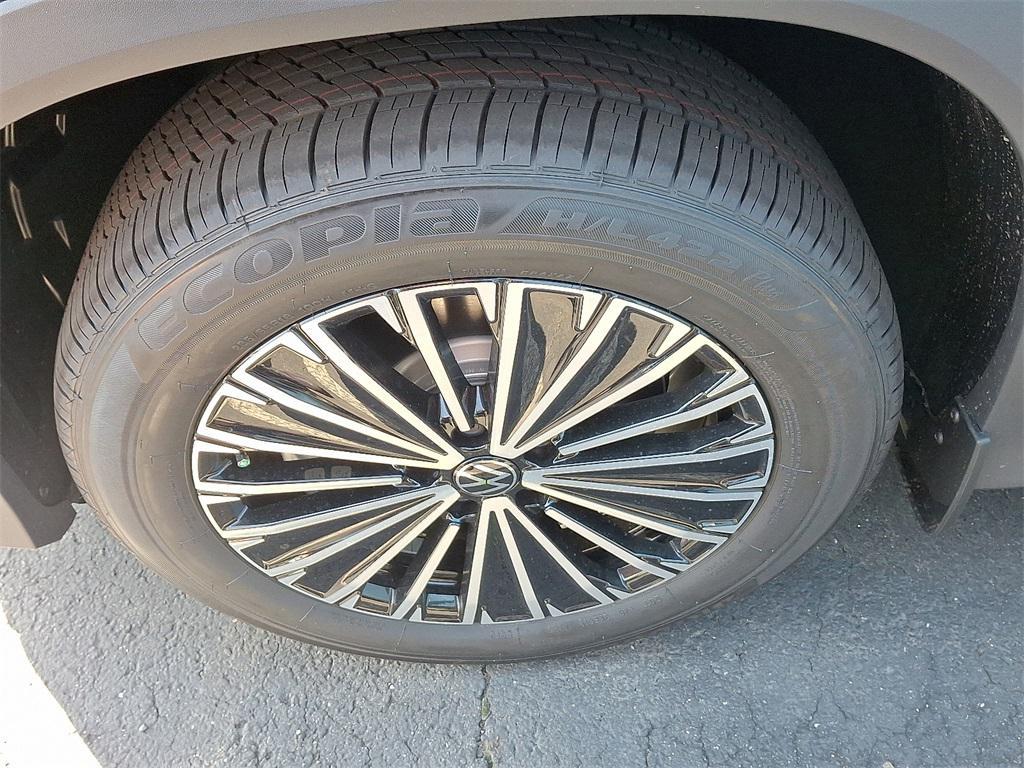 new 2025 Volkswagen Tiguan car, priced at $33,716