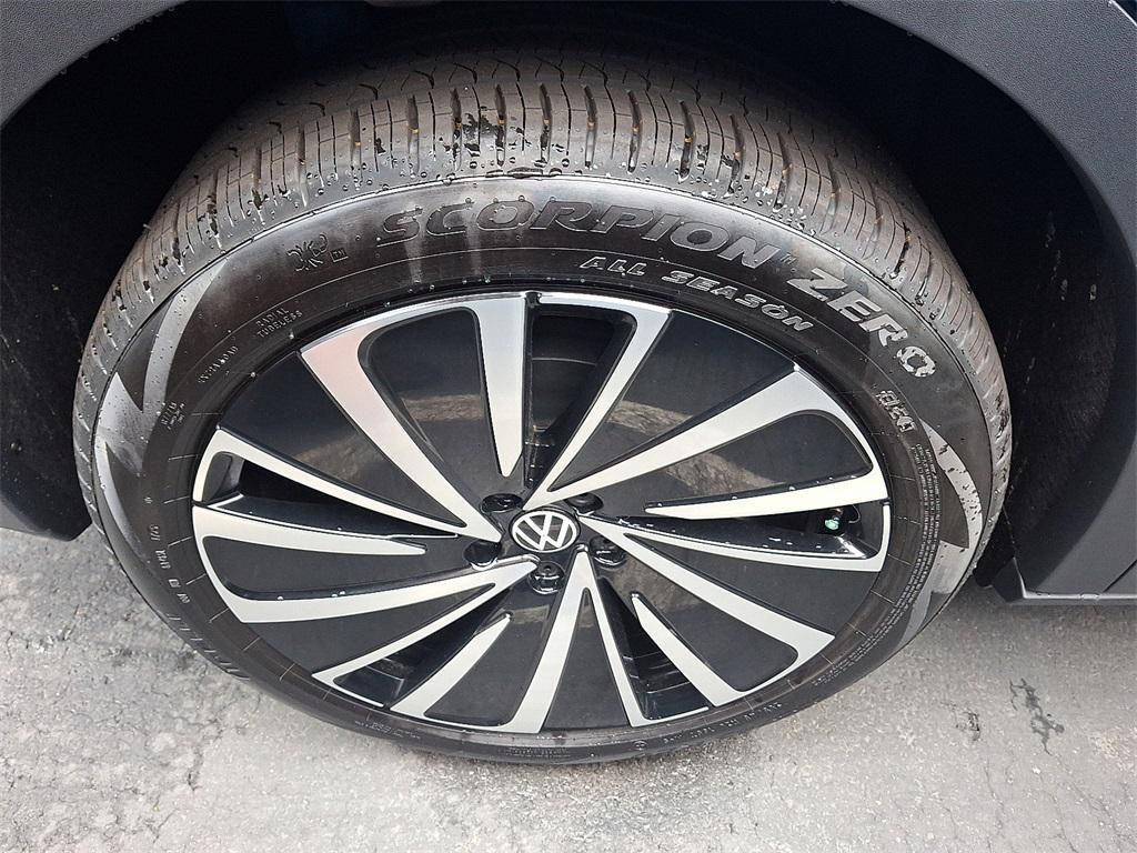 new 2025 Volkswagen ID.4 car, priced at $51,161