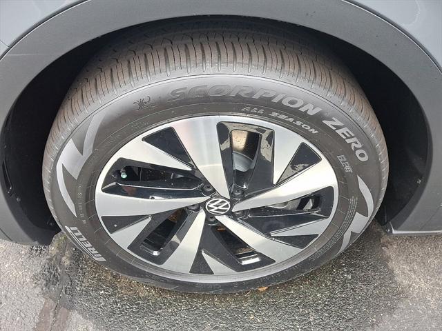 new 2025 Volkswagen ID.4 car, priced at $47,261